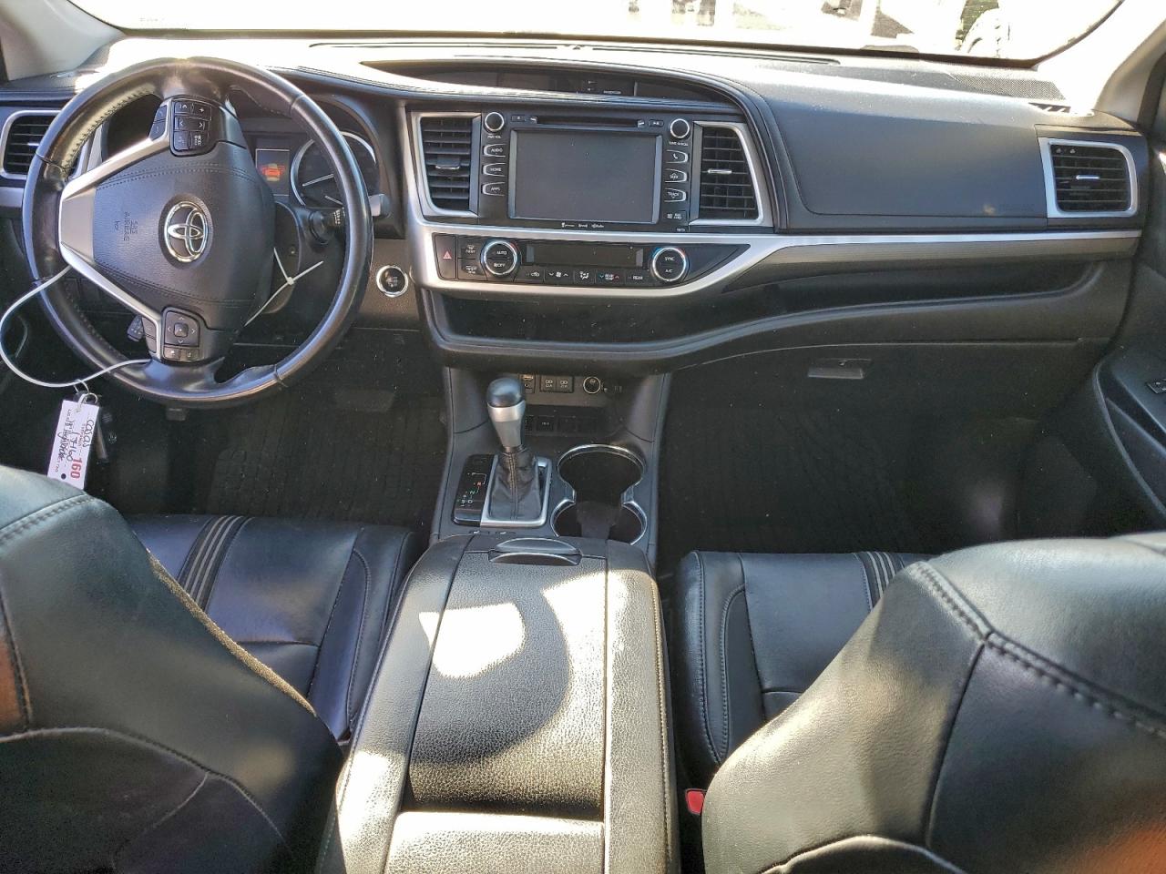 2018 TOYOTA HIGHLANDER SE photo 8