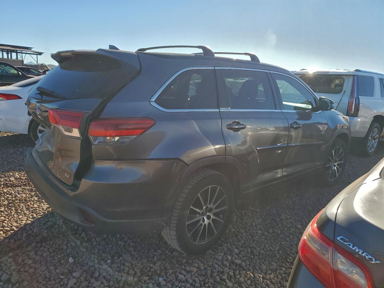2018 TOYOTA HIGHLANDER SE photo 3