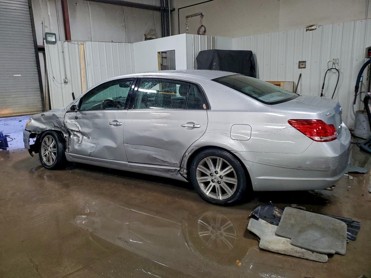 2006 TOYOTA AVALON XL photo 2
