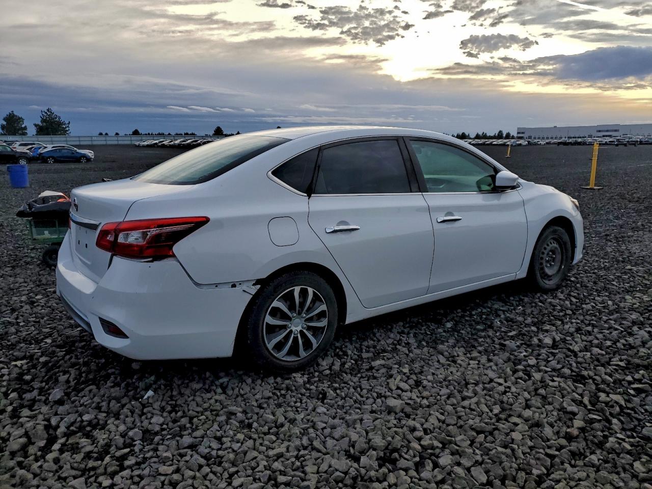 2017 NISSAN SENTRA S photo 3