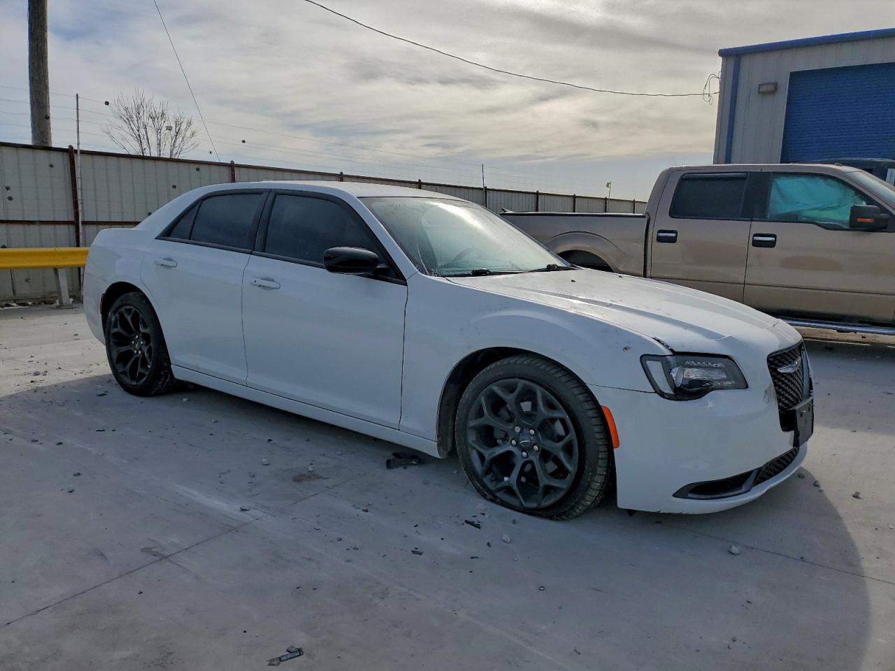 2019 CHRYSLER 300 TOURING photo 4