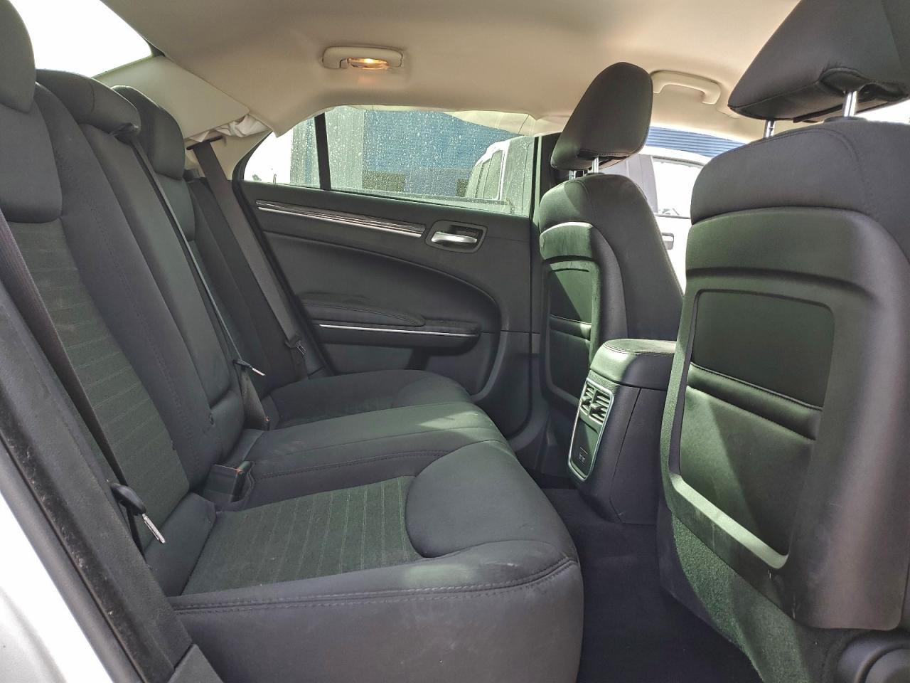 2019 CHRYSLER 300 TOURING photo 10