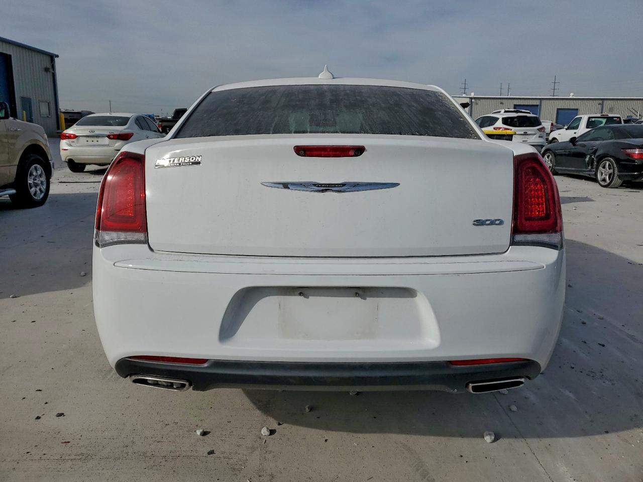 2019 CHRYSLER 300 TOURING photo 6