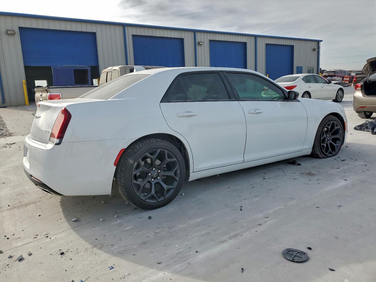 2019 CHRYSLER 300 TOURING photo 3