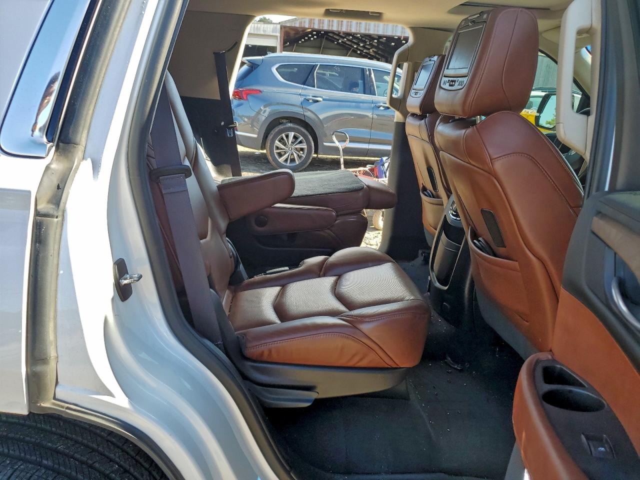 2016 CADILLAC ESCALADE LUXURY photo 11