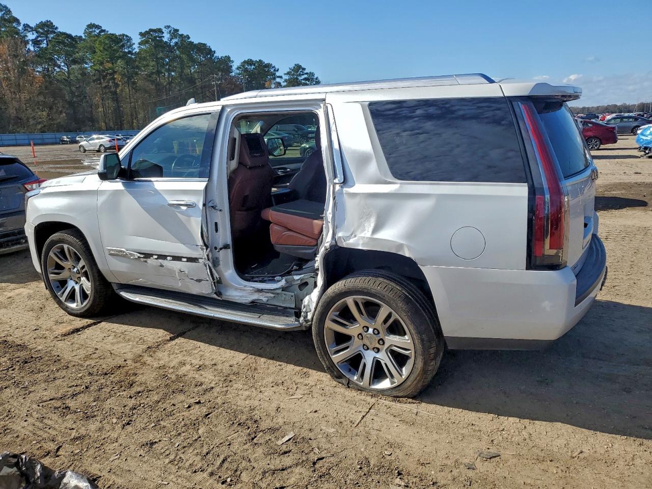 2016 CADILLAC ESCALADE LUXURY photo 2