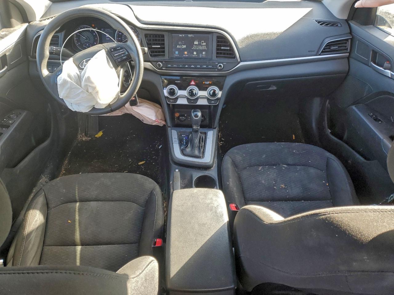 2019 HYUNDAI ELANTRA SEL photo 8
