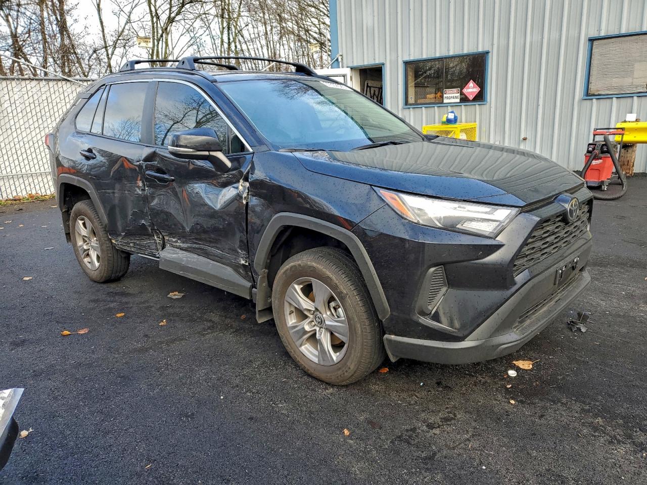 2025 TOYOTA RAV4 XLE photo 4