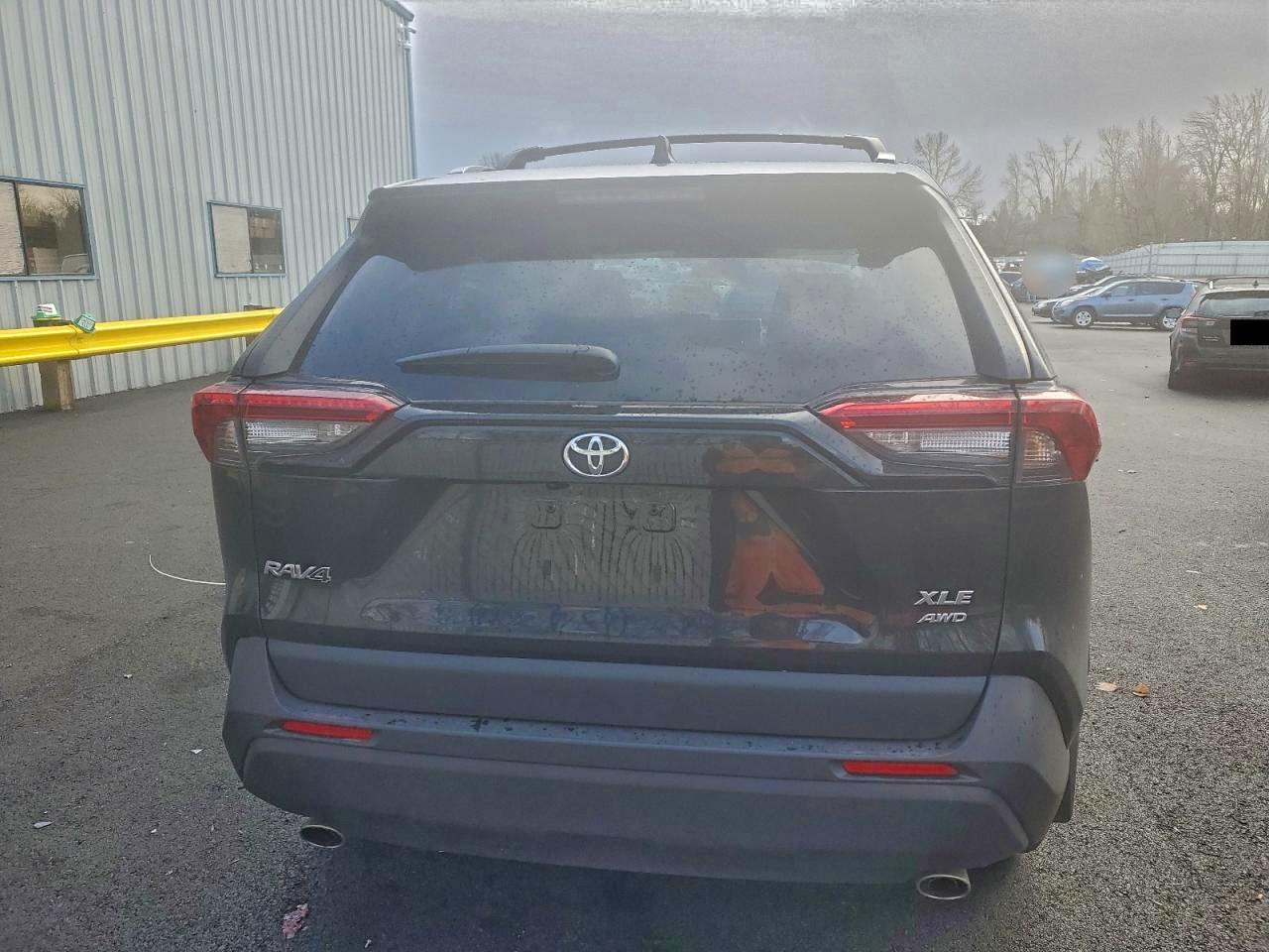 2025 TOYOTA RAV4 XLE photo 6