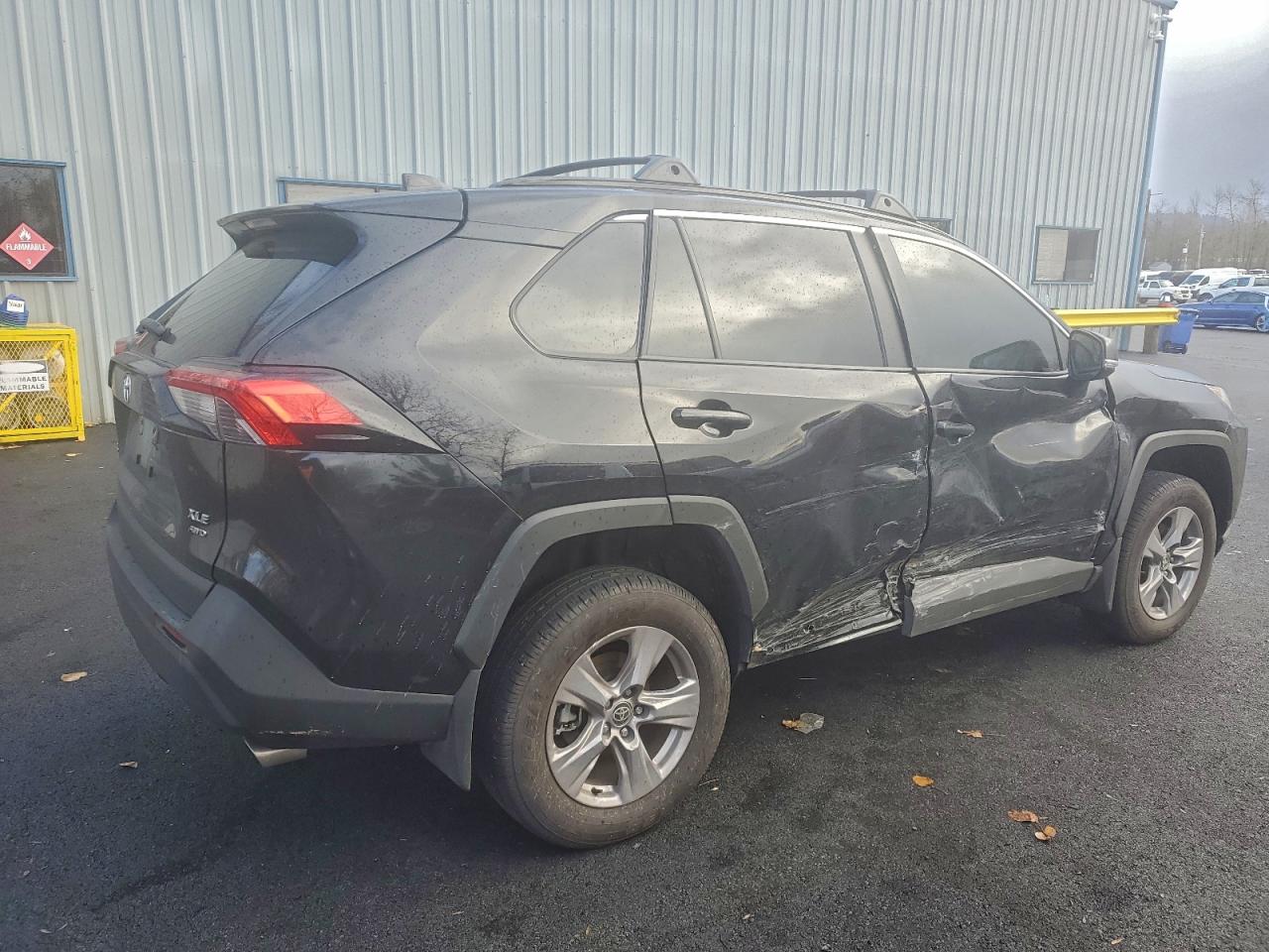 2025 TOYOTA RAV4 XLE photo 3