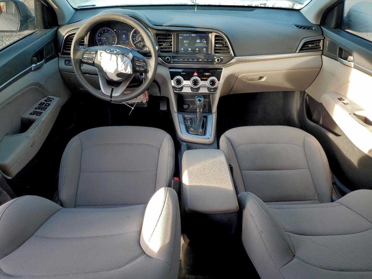 2019 HYUNDAI ELANTRA SEL photo 8