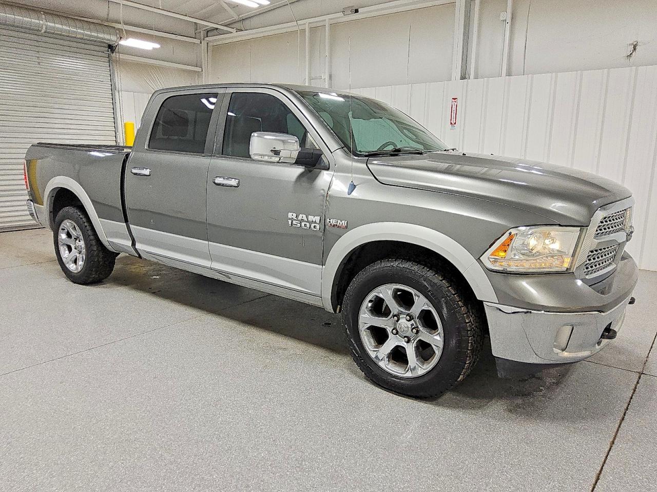2013 RAM 1500 LARAMIE photo 4