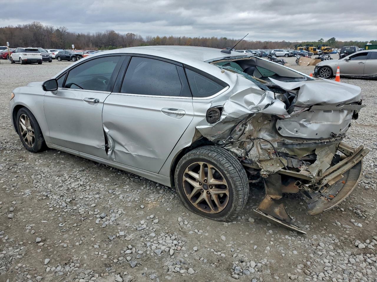 2013 FORD FUSION SE photo 2