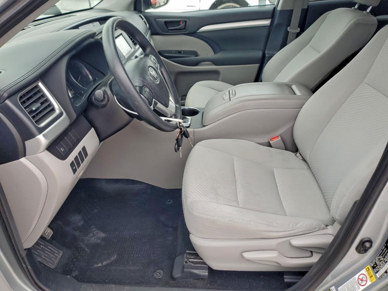 2019 TOYOTA HIGHLANDER LE photo 7