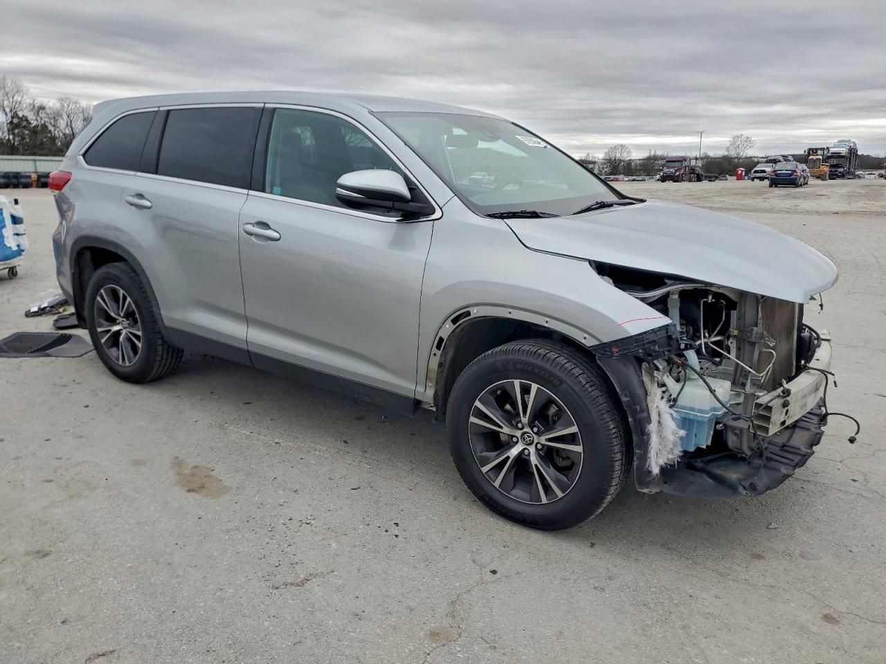 2019 TOYOTA HIGHLANDER LE photo 4