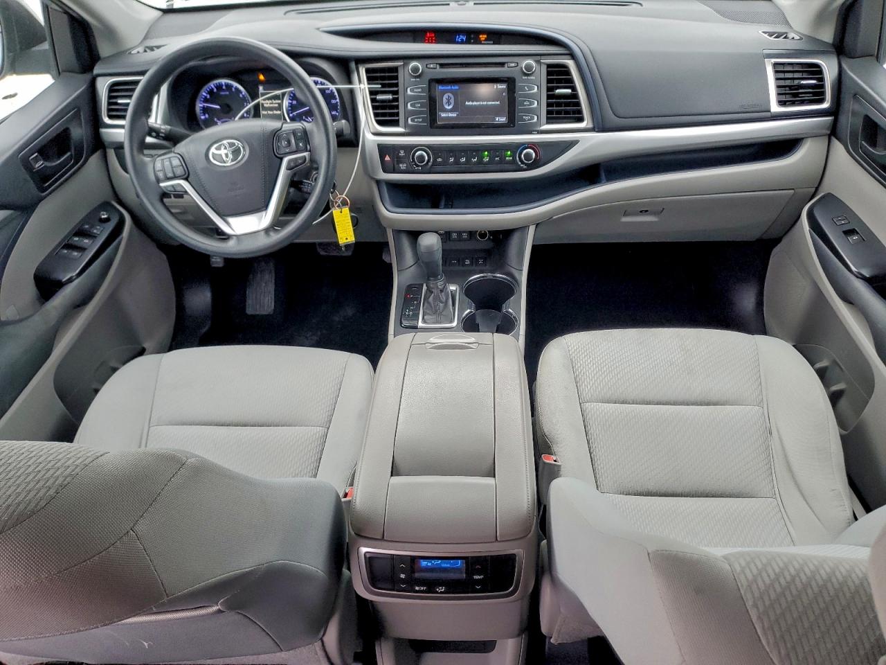2019 TOYOTA HIGHLANDER LE photo 8