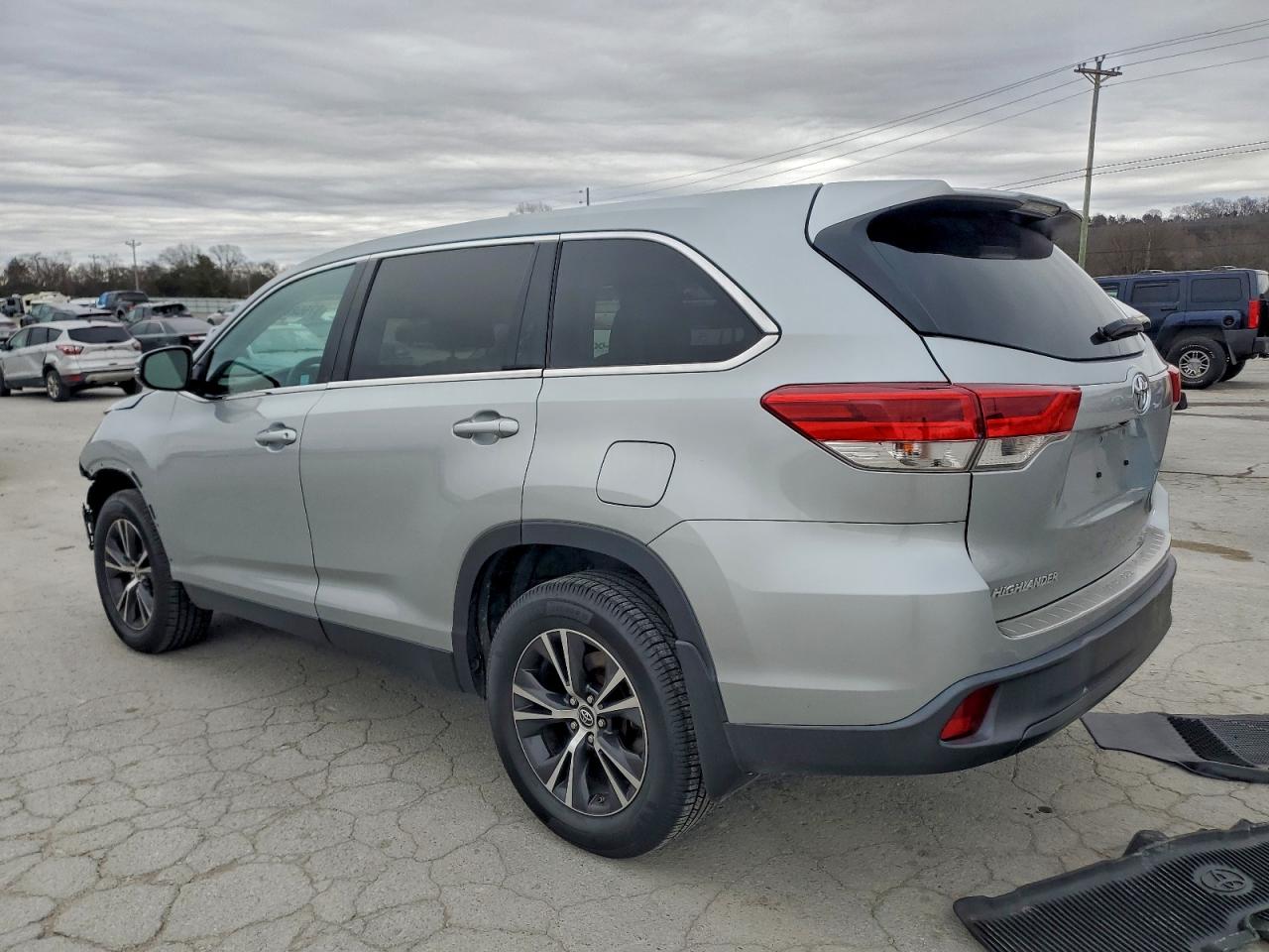2019 TOYOTA HIGHLANDER LE photo 2