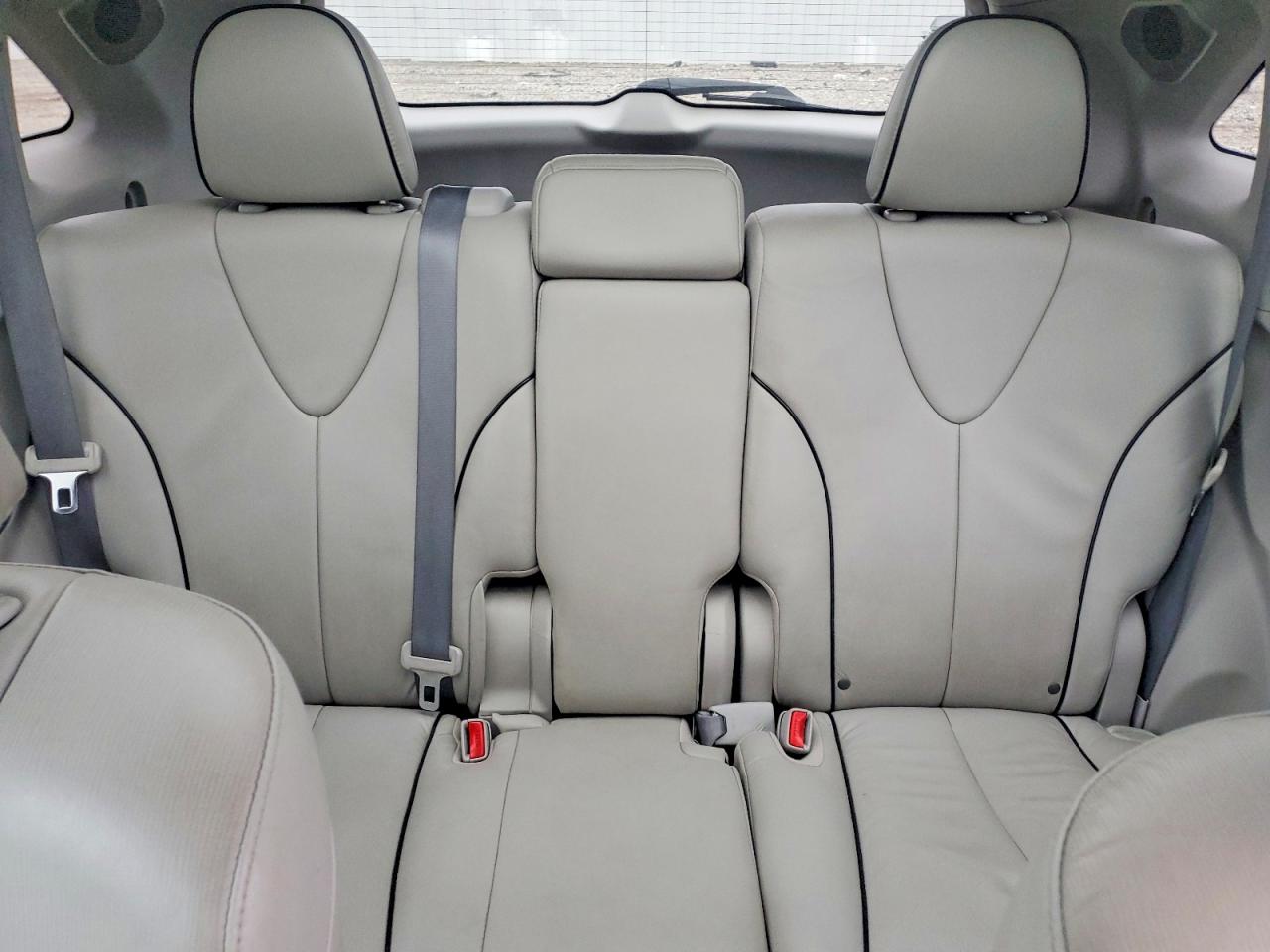 2012 TOYOTA VENZA LE photo 10