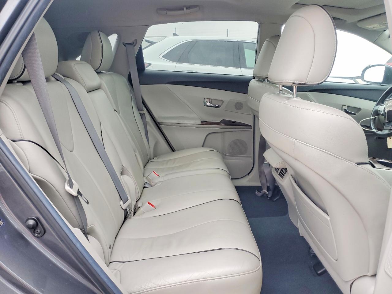 2012 TOYOTA VENZA LE photo 11