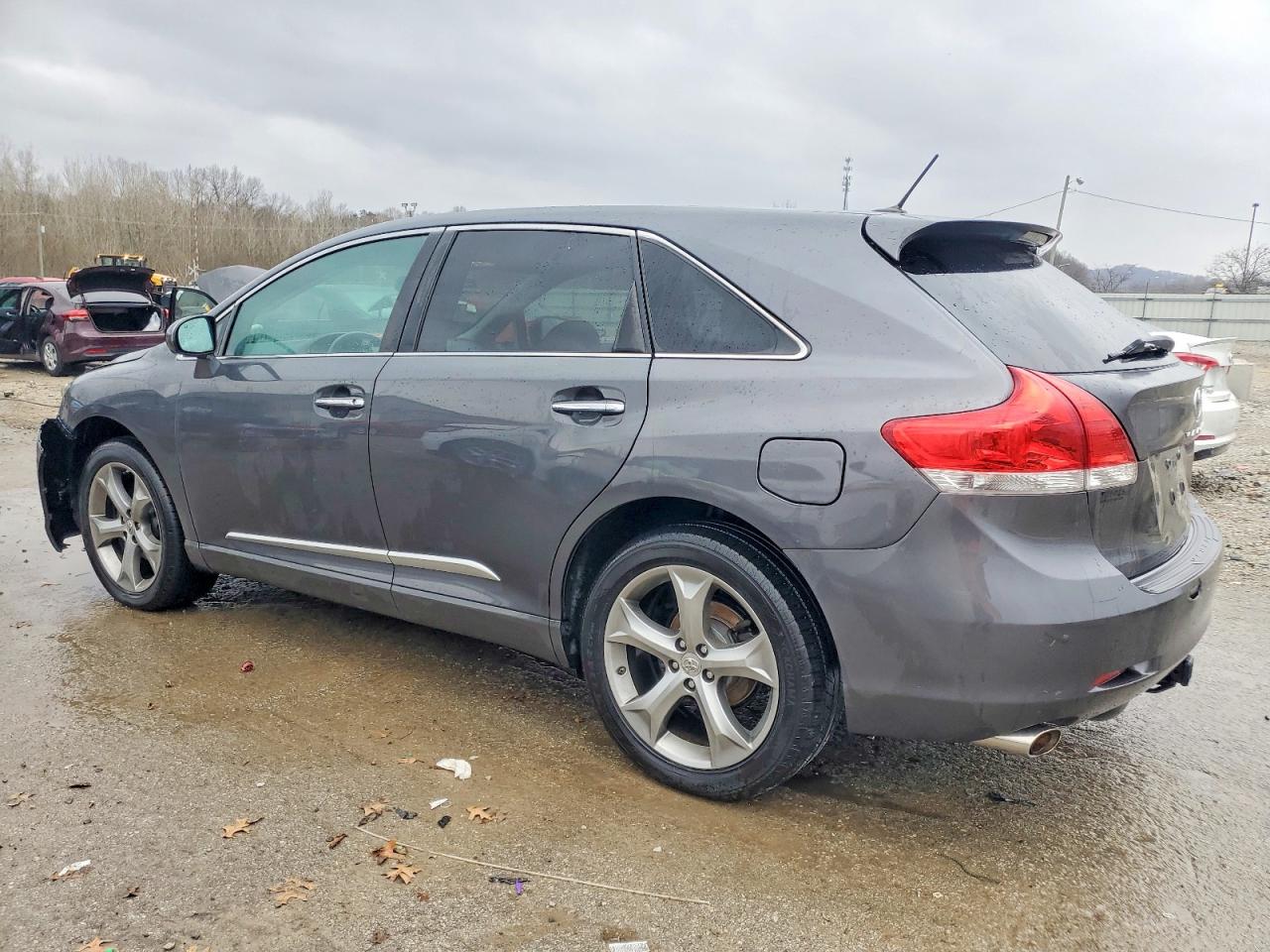2012 TOYOTA VENZA LE photo 2
