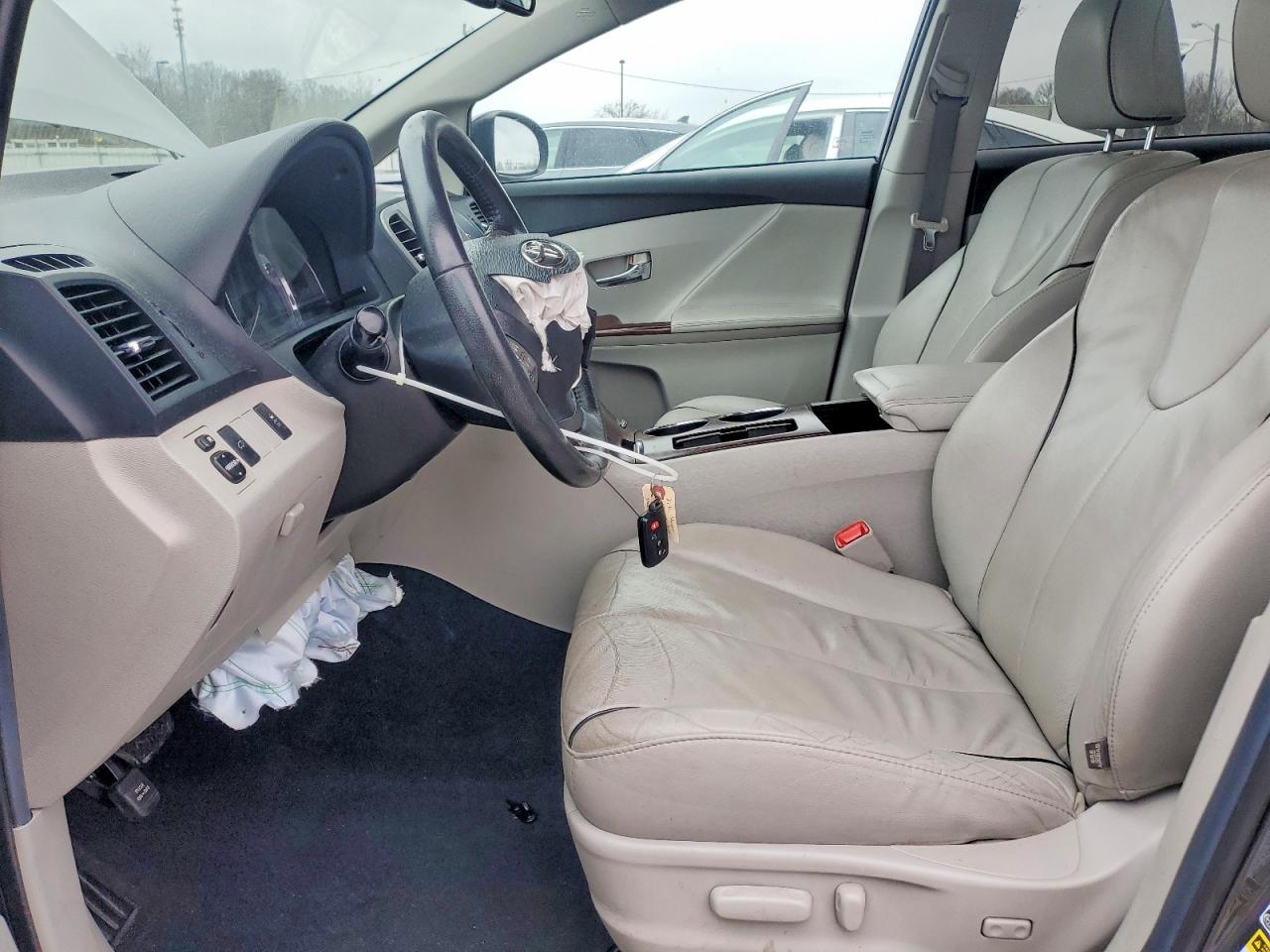 2012 TOYOTA VENZA LE photo 7