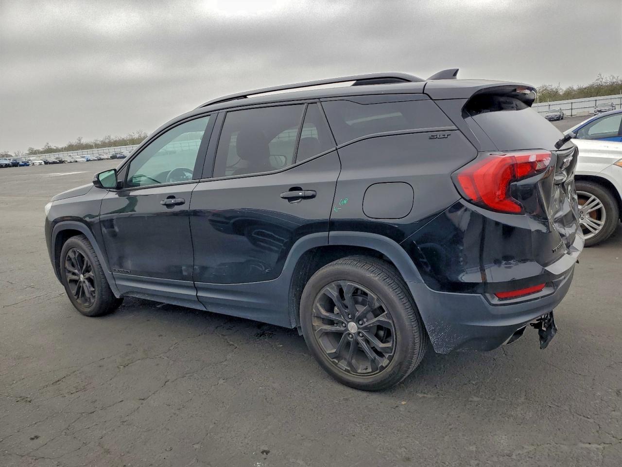 2019 GMC TERRAIN SLT photo 2