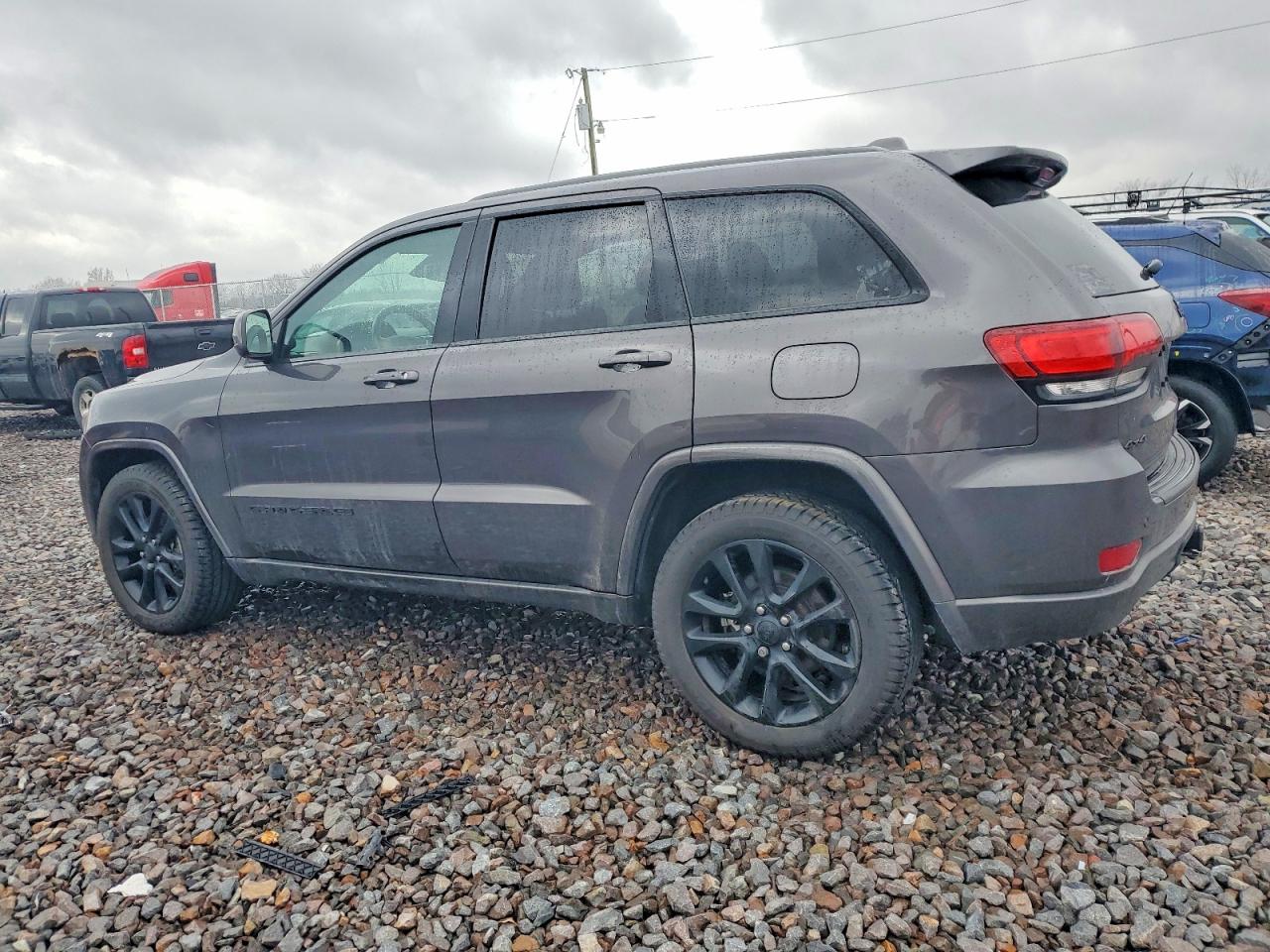 2020 JEEP GRAND CHEROKEE LAREDO photo 2