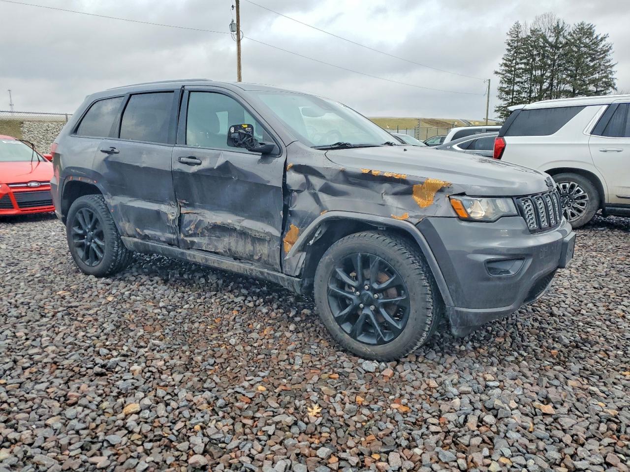2020 JEEP GRAND CHEROKEE LAREDO photo 4
