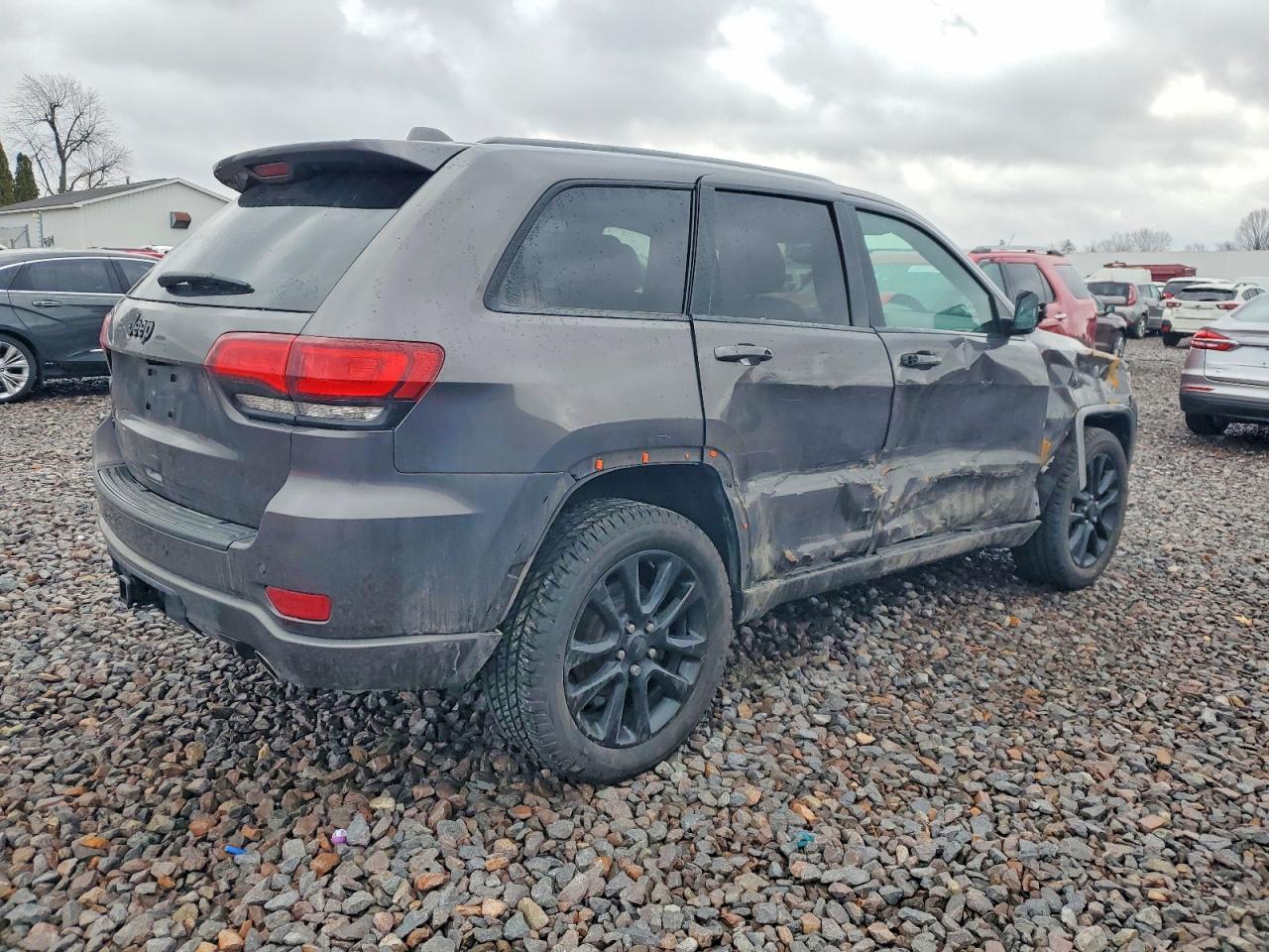 2020 JEEP GRAND CHEROKEE LAREDO photo 3