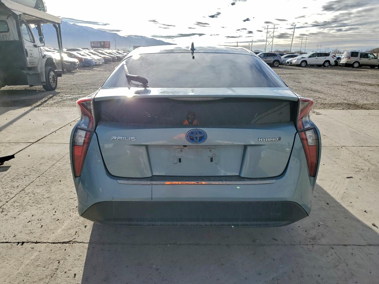 2016 TOYOTA PRIUS photo 6