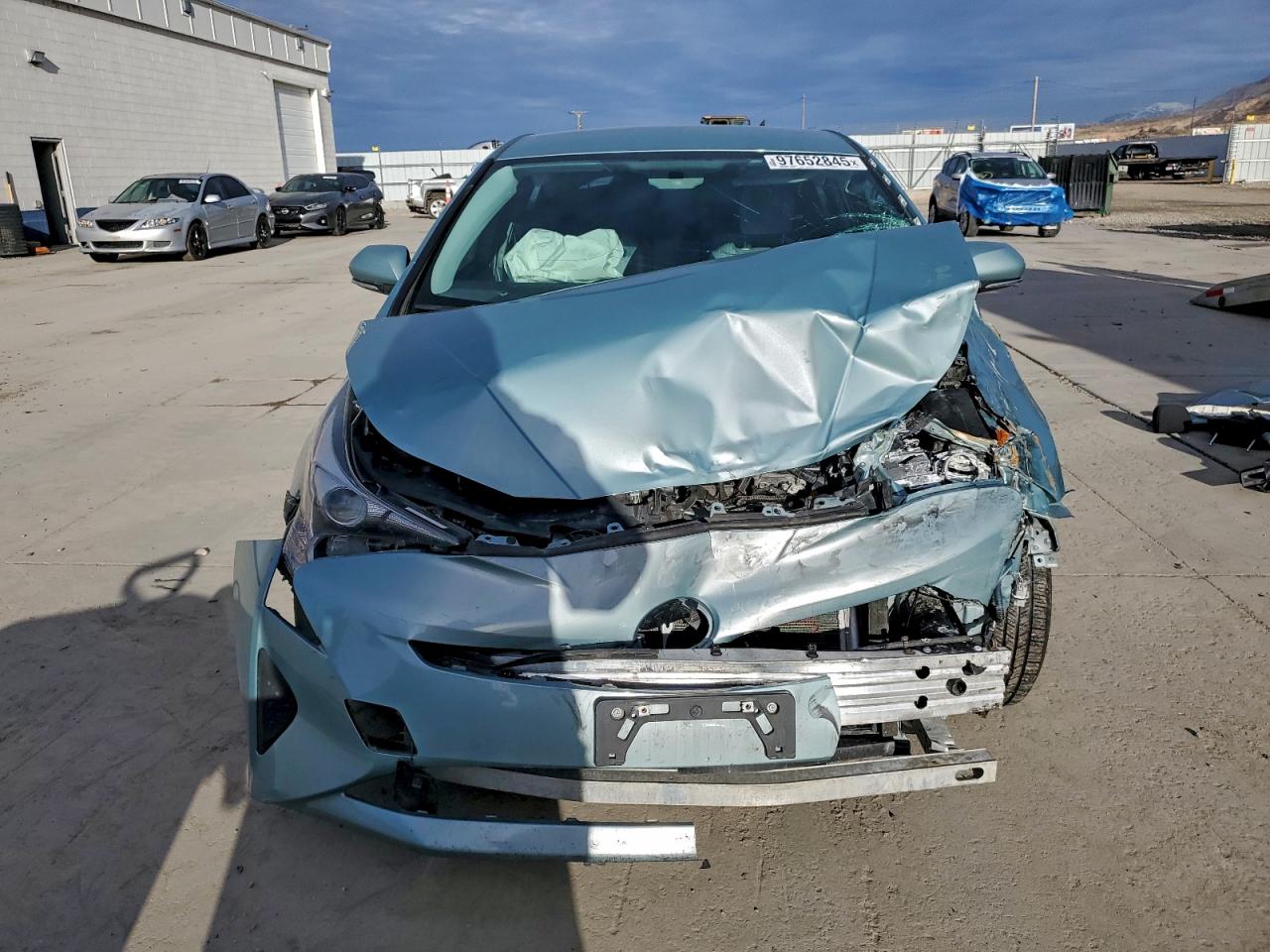 2016 TOYOTA PRIUS photo 5