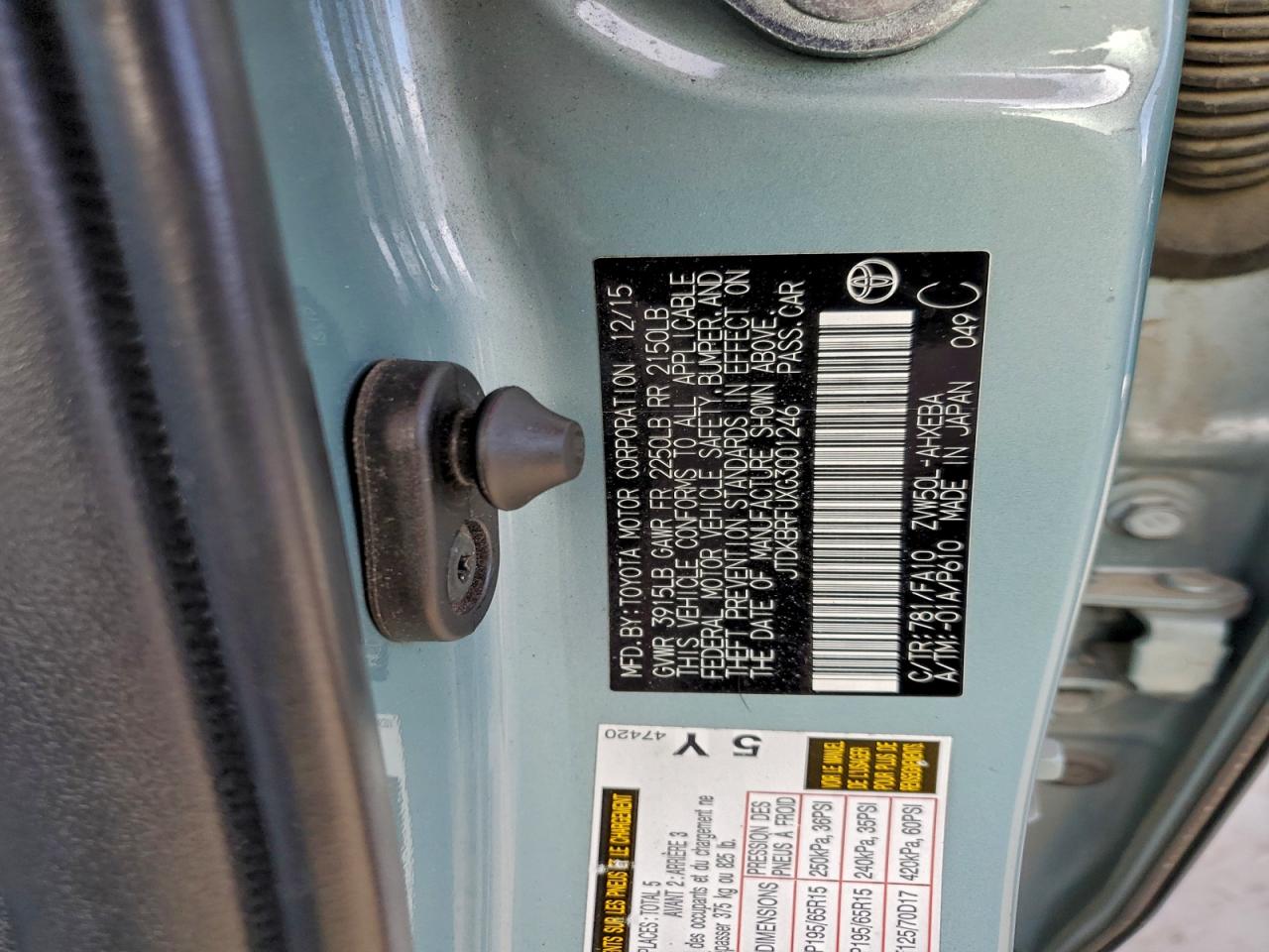2016 TOYOTA PRIUS photo 13