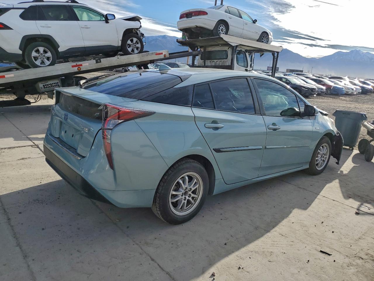 2016 TOYOTA PRIUS photo 3