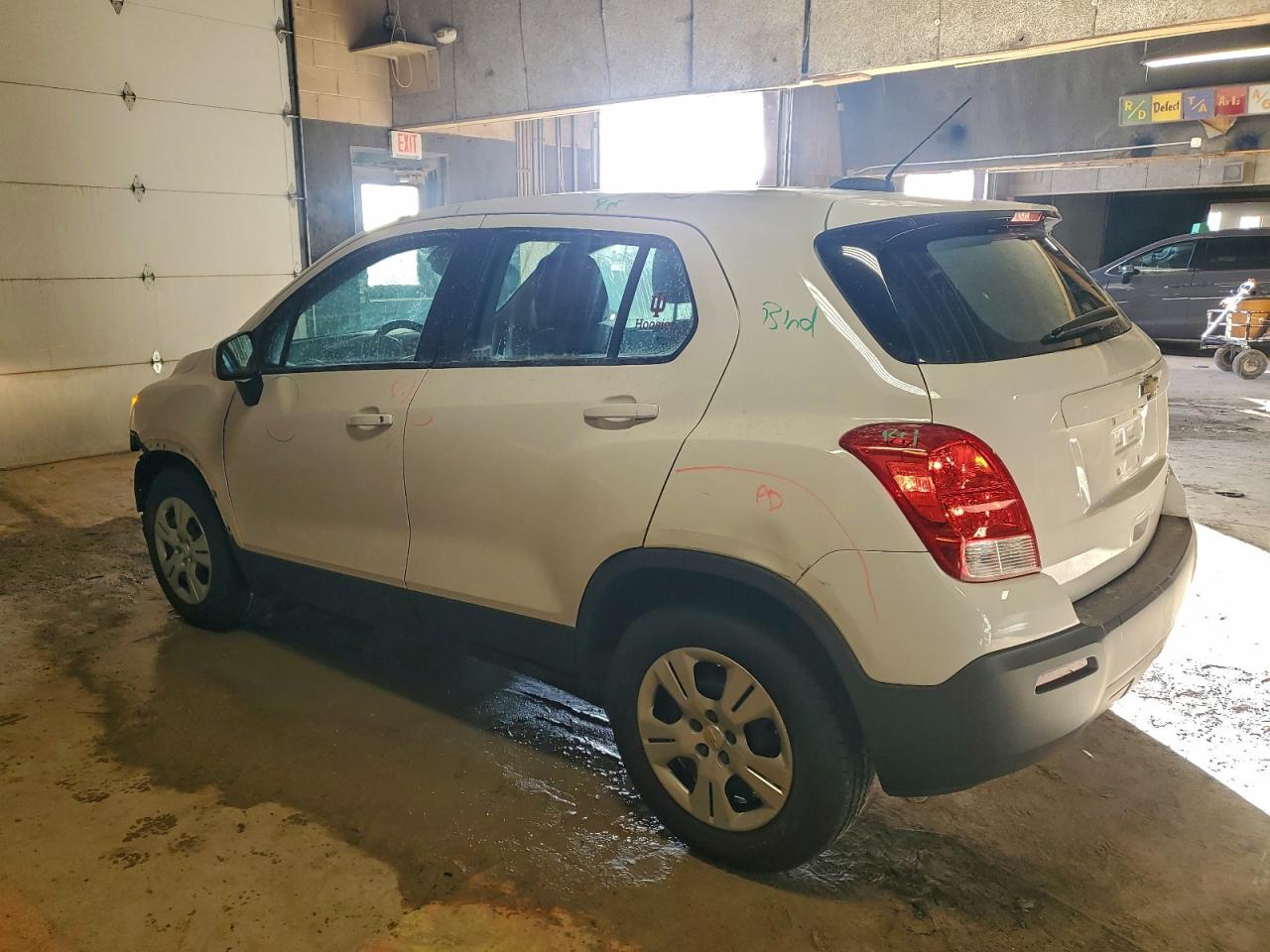 2015 CHEVROLET TRAX LS photo 2
