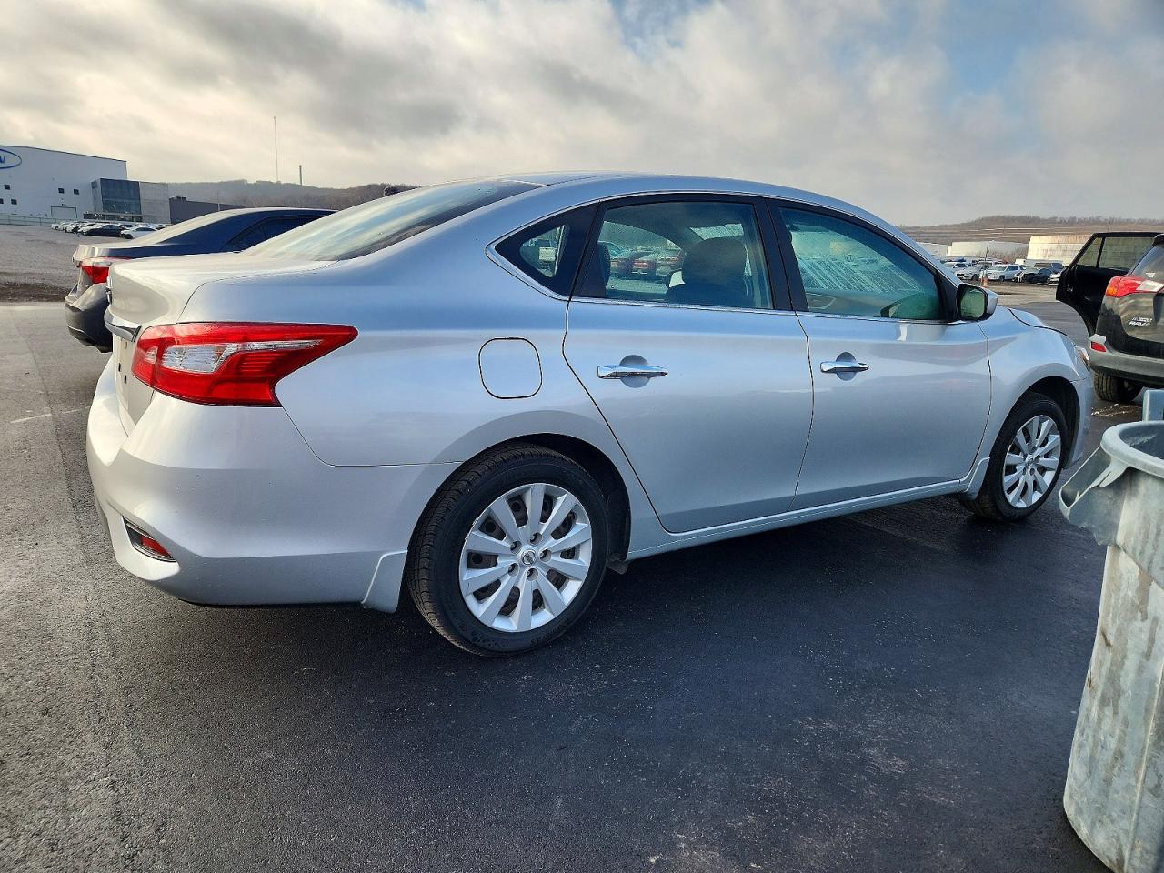 2016 NISSAN SENTRA S photo 3