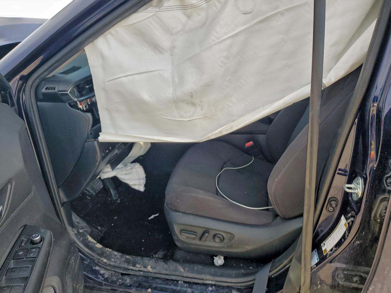 2021 TOYOTA VENZA LE photo 13