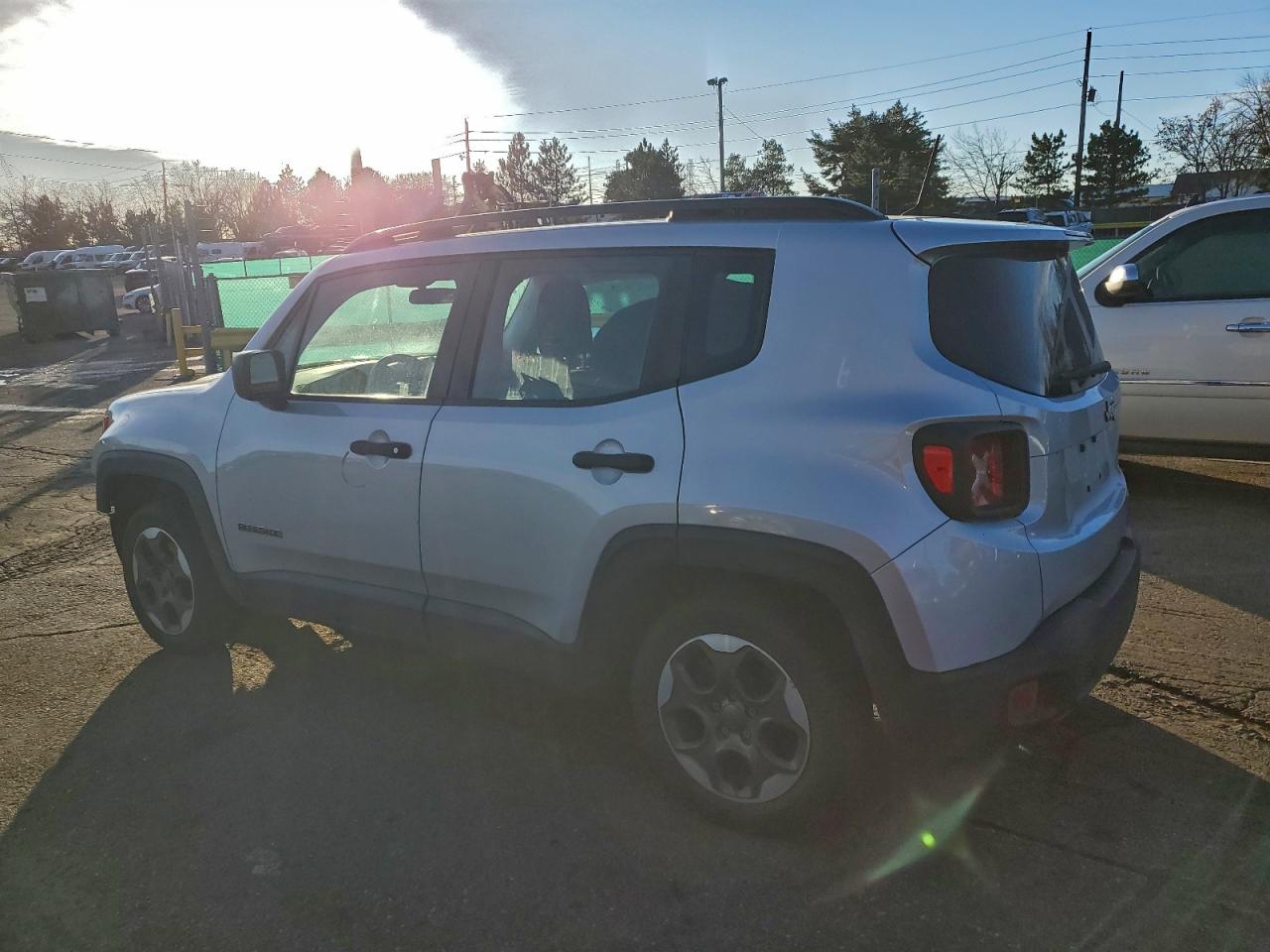 2015 JEEP RENEGADE SPORT photo 2