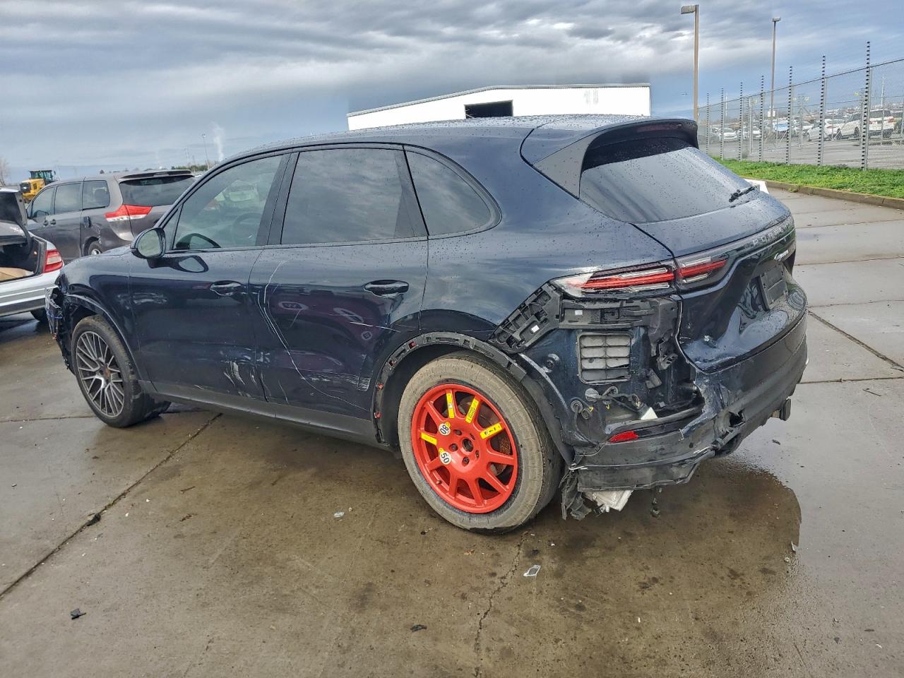 2021 PORSCHE CAYENNE photo 2