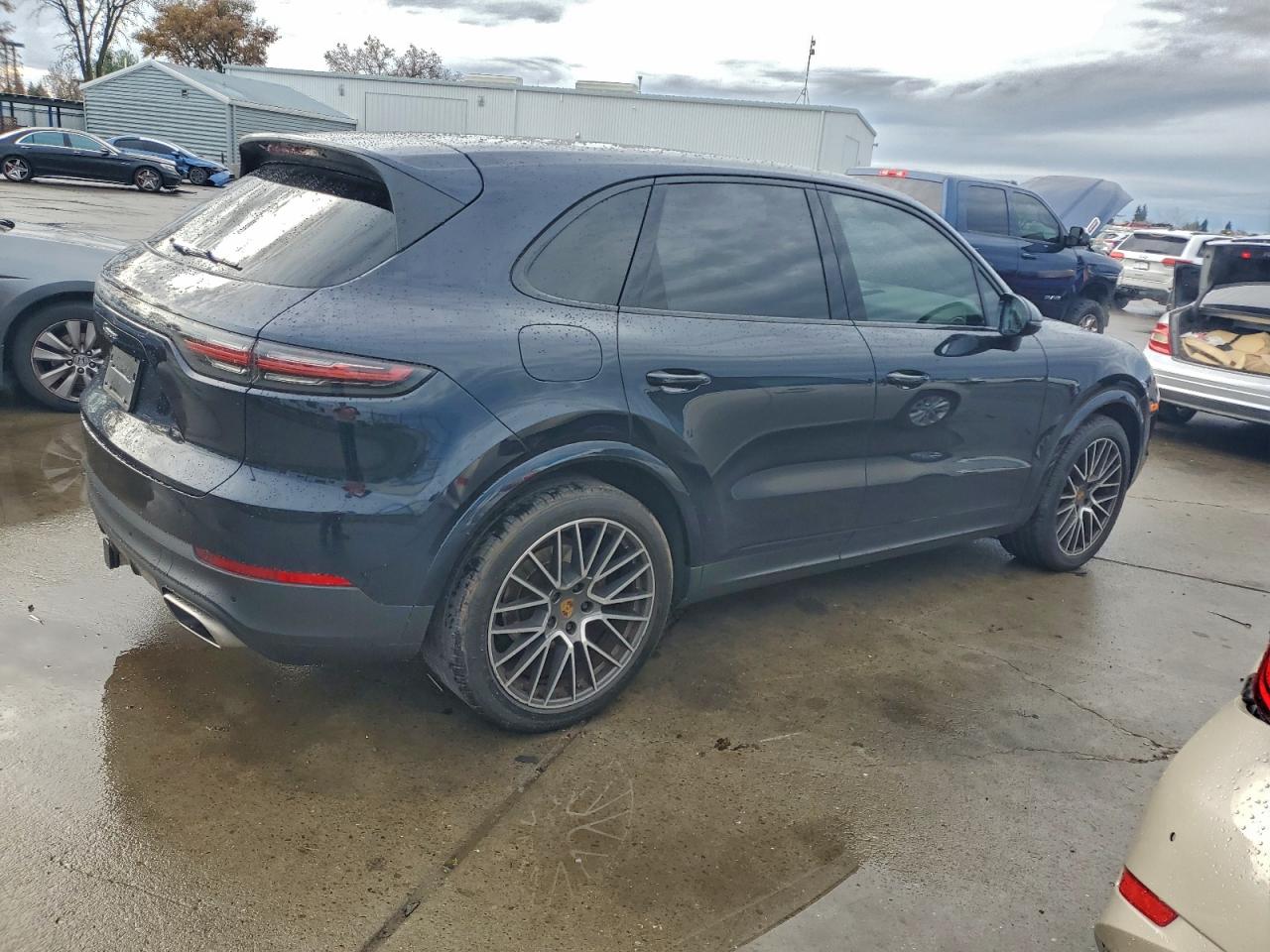 2021 PORSCHE CAYENNE photo 3