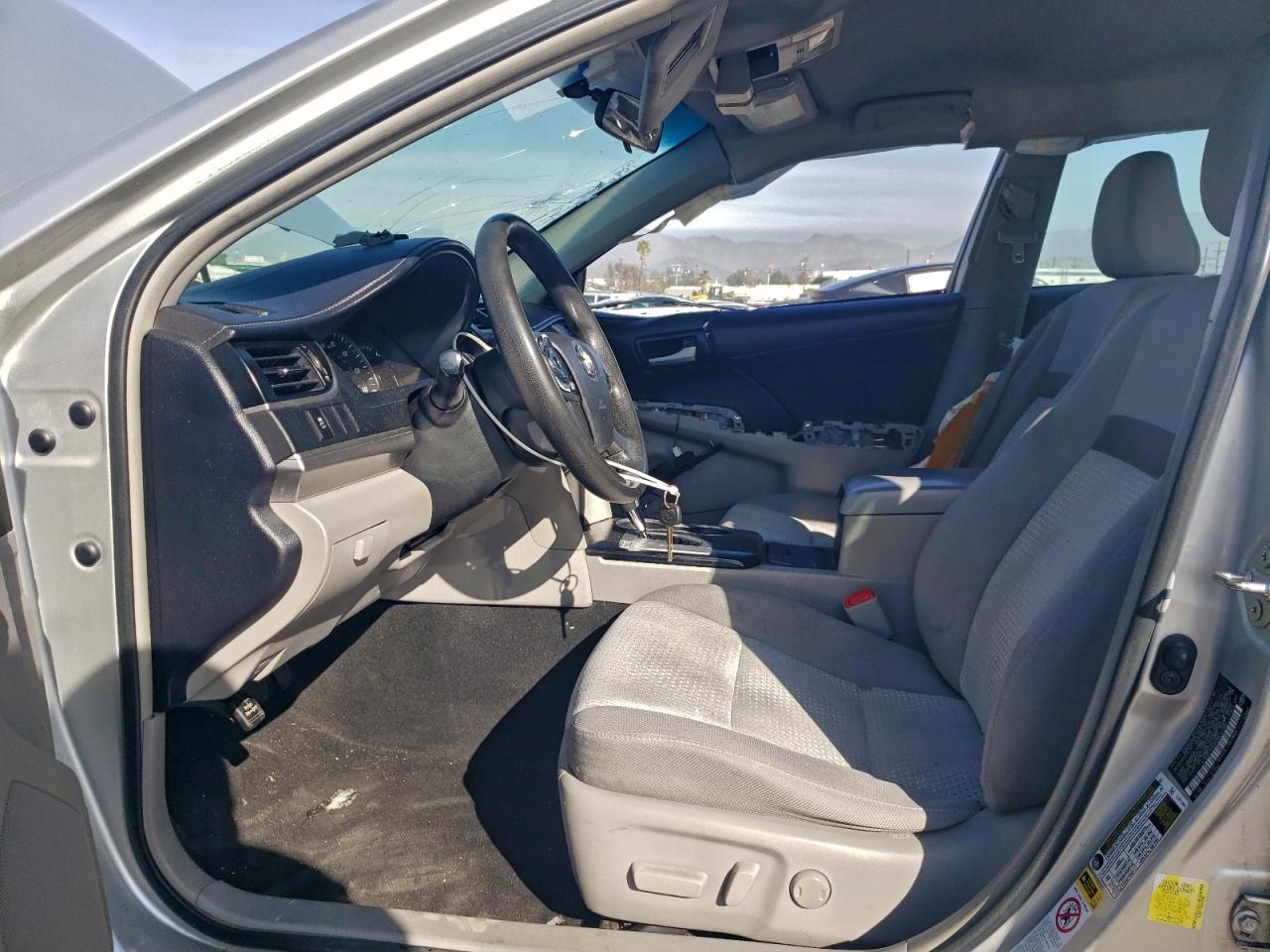 2014 TOYOTA CAMRY L photo 7