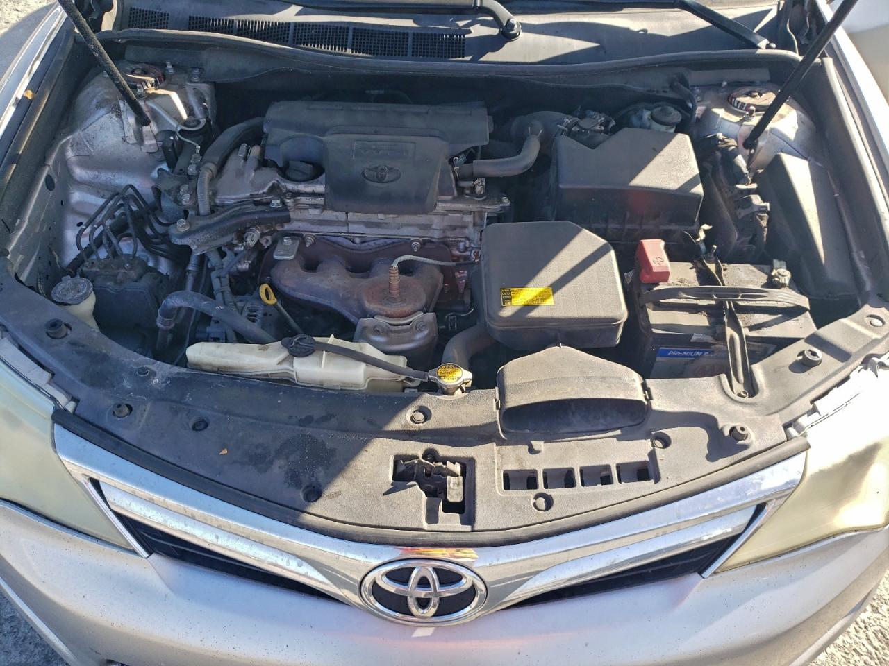 2014 TOYOTA CAMRY L photo 11