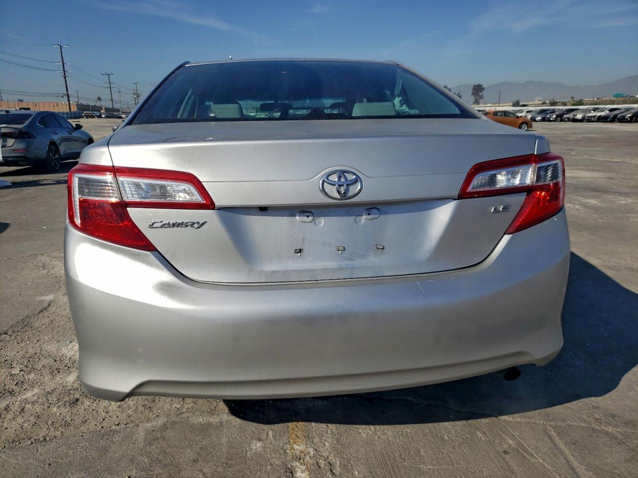 2014 TOYOTA CAMRY L photo 6