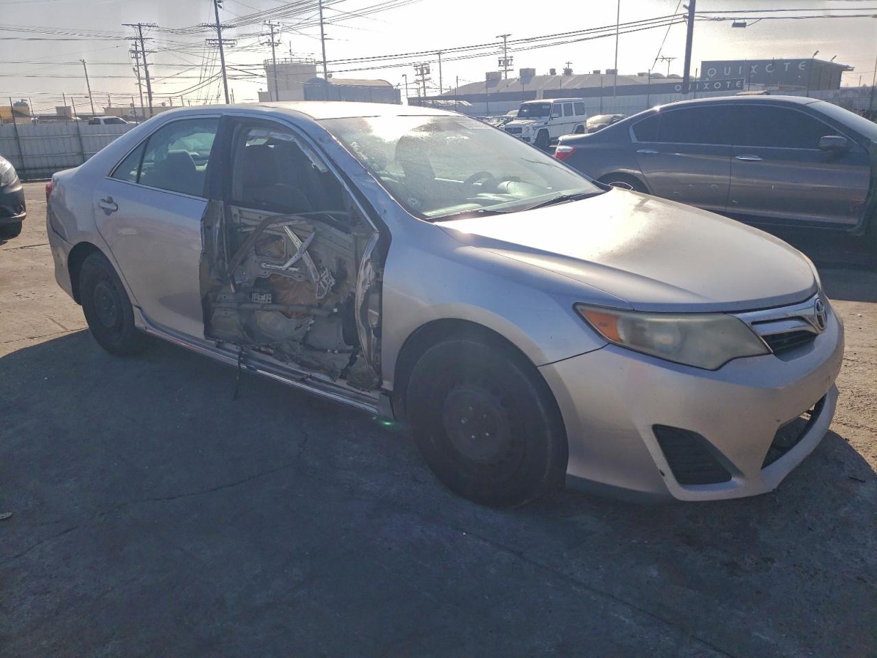 2014 TOYOTA CAMRY L photo 4