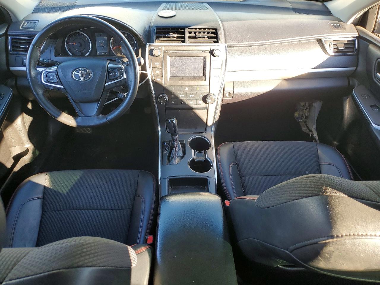 2017 TOYOTA CAMRY LE photo 8