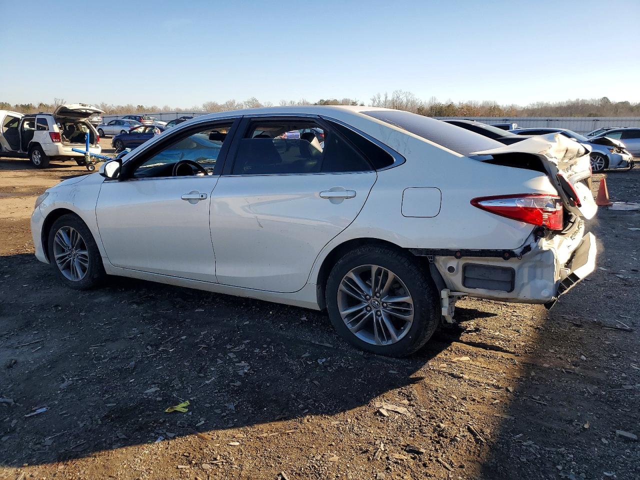 2017 TOYOTA CAMRY LE photo 2