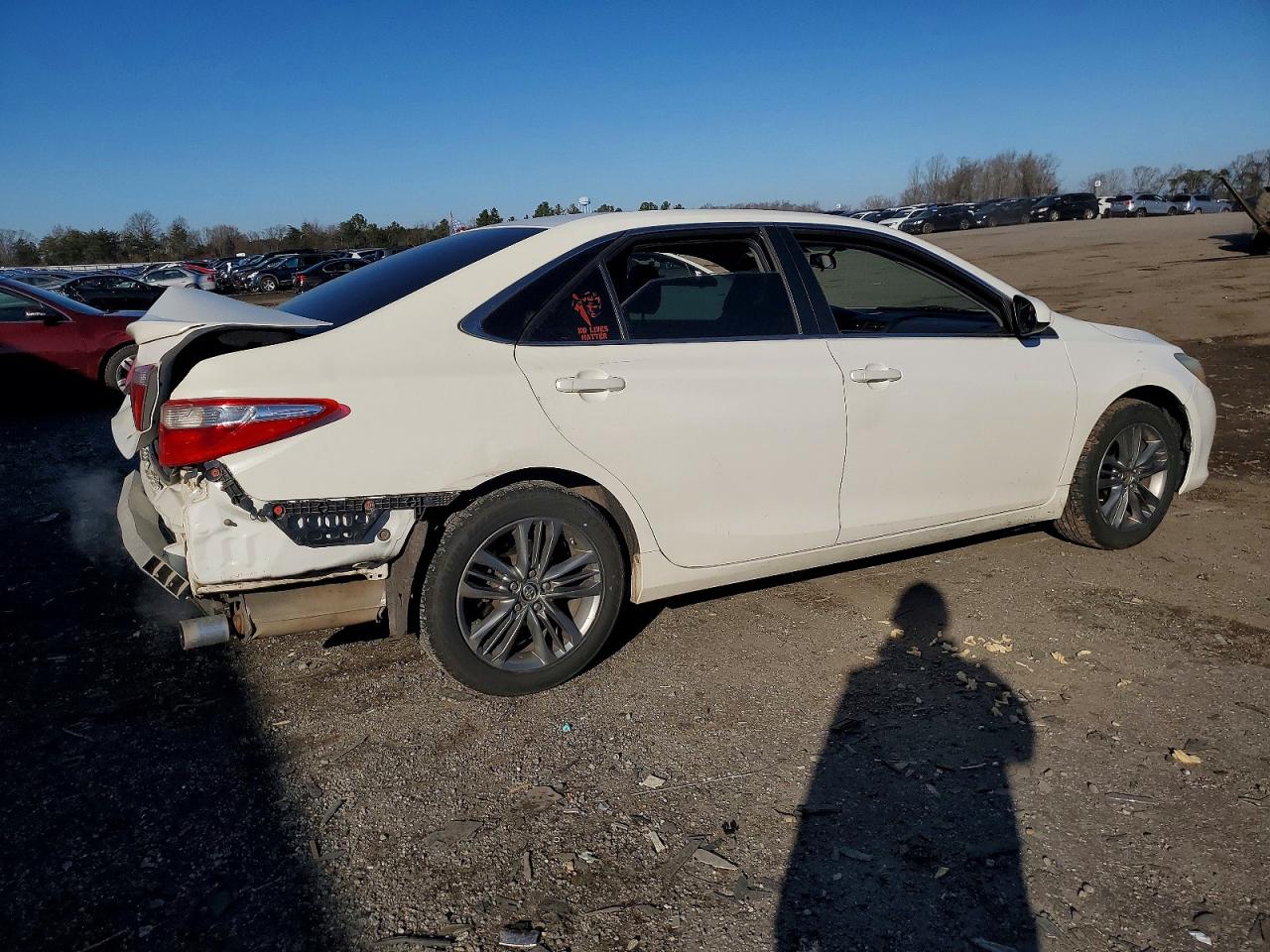 2017 TOYOTA CAMRY LE photo 3