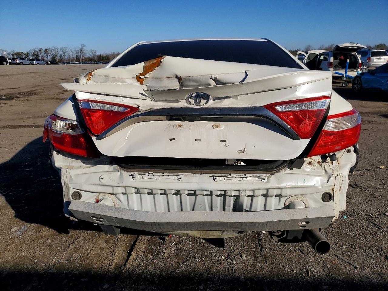 2017 TOYOTA CAMRY LE photo 6