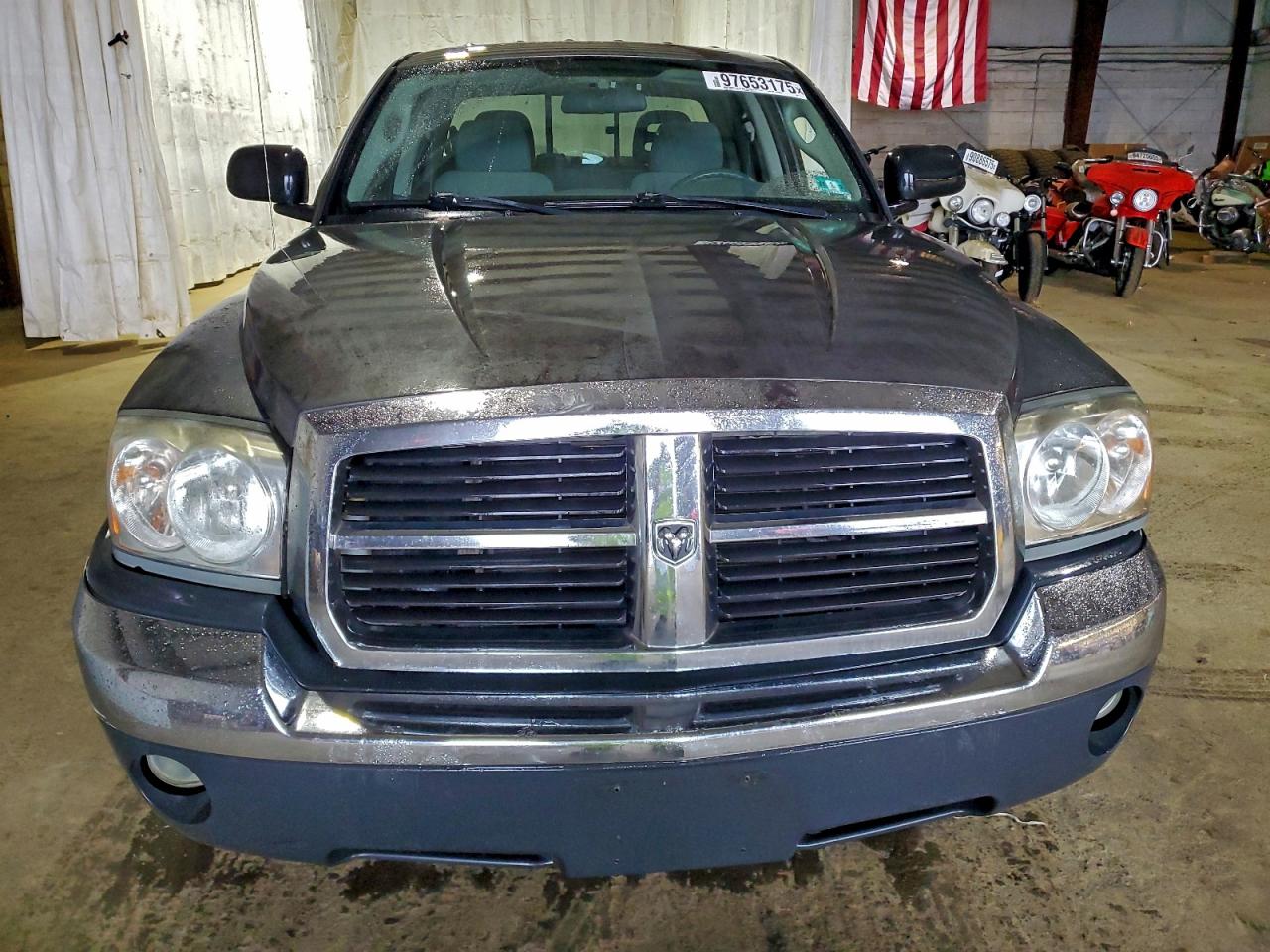 2005 DODGE DAKOTA QUAD SLT photo 5