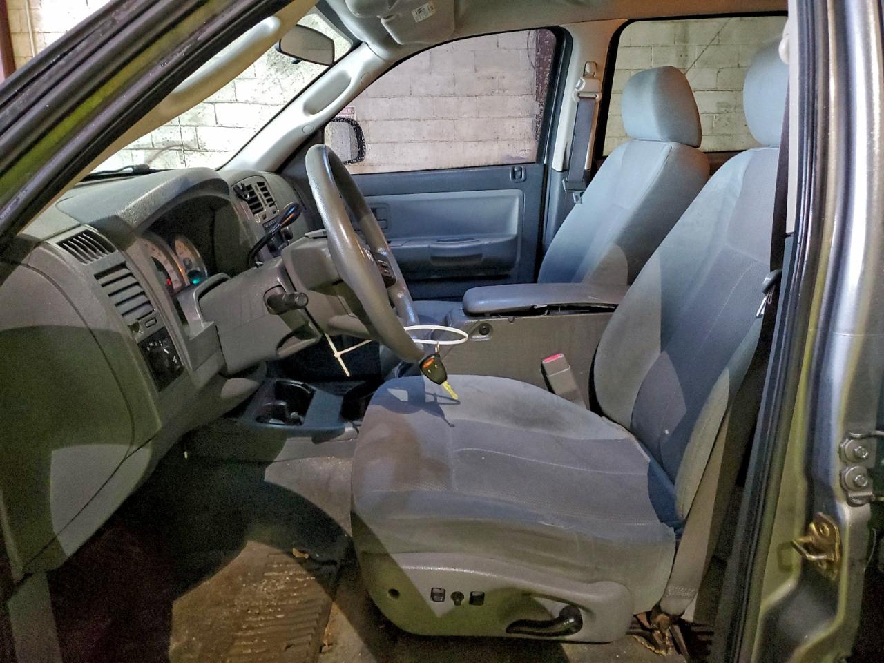 2005 DODGE DAKOTA QUAD SLT photo 7
