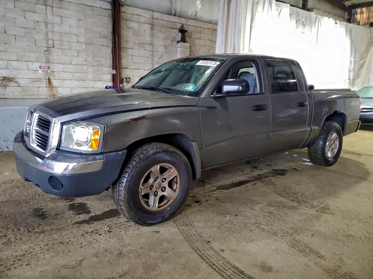 2005 DODGE DAKOTA